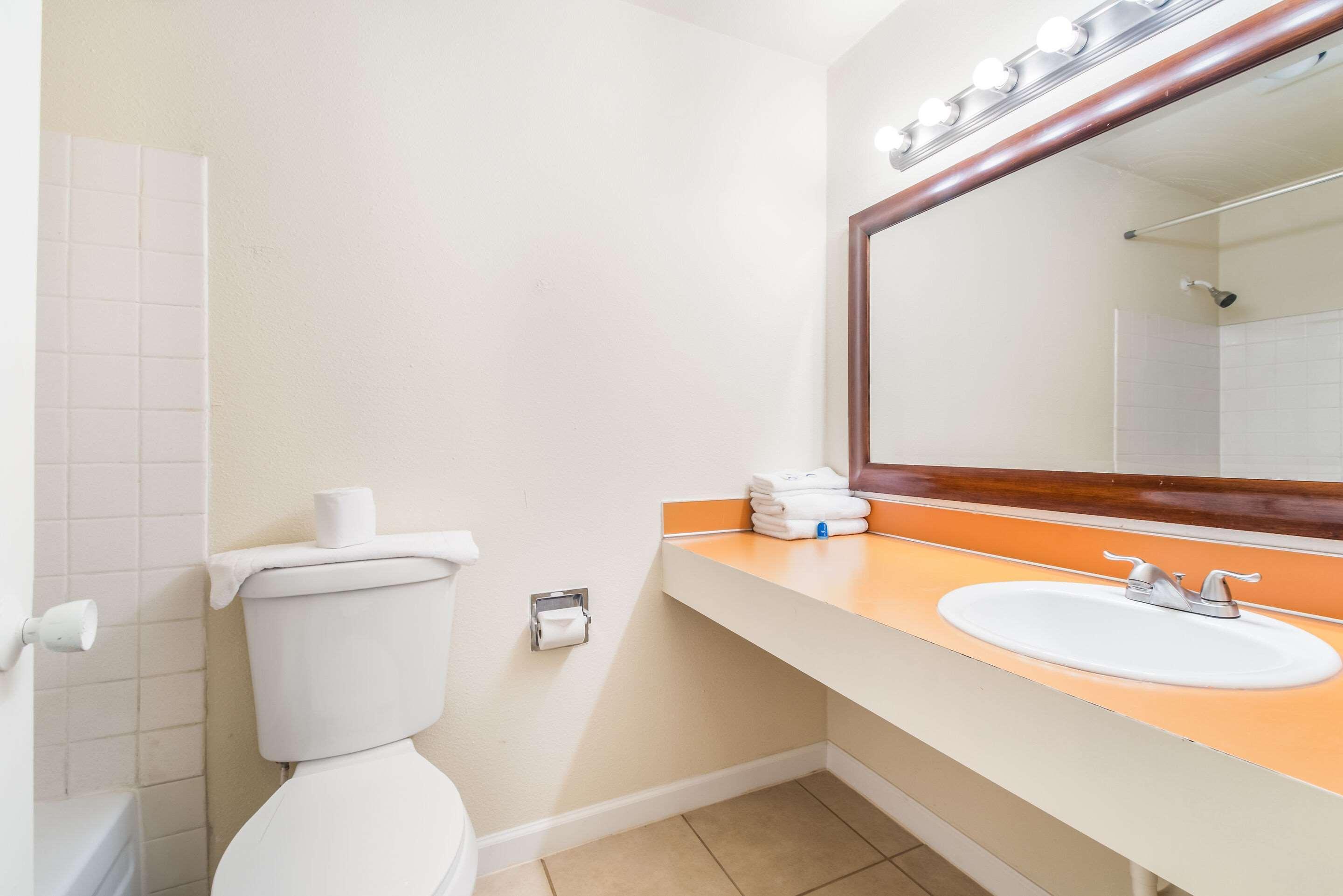 Rodeway Inn Yakima Bagian luar foto