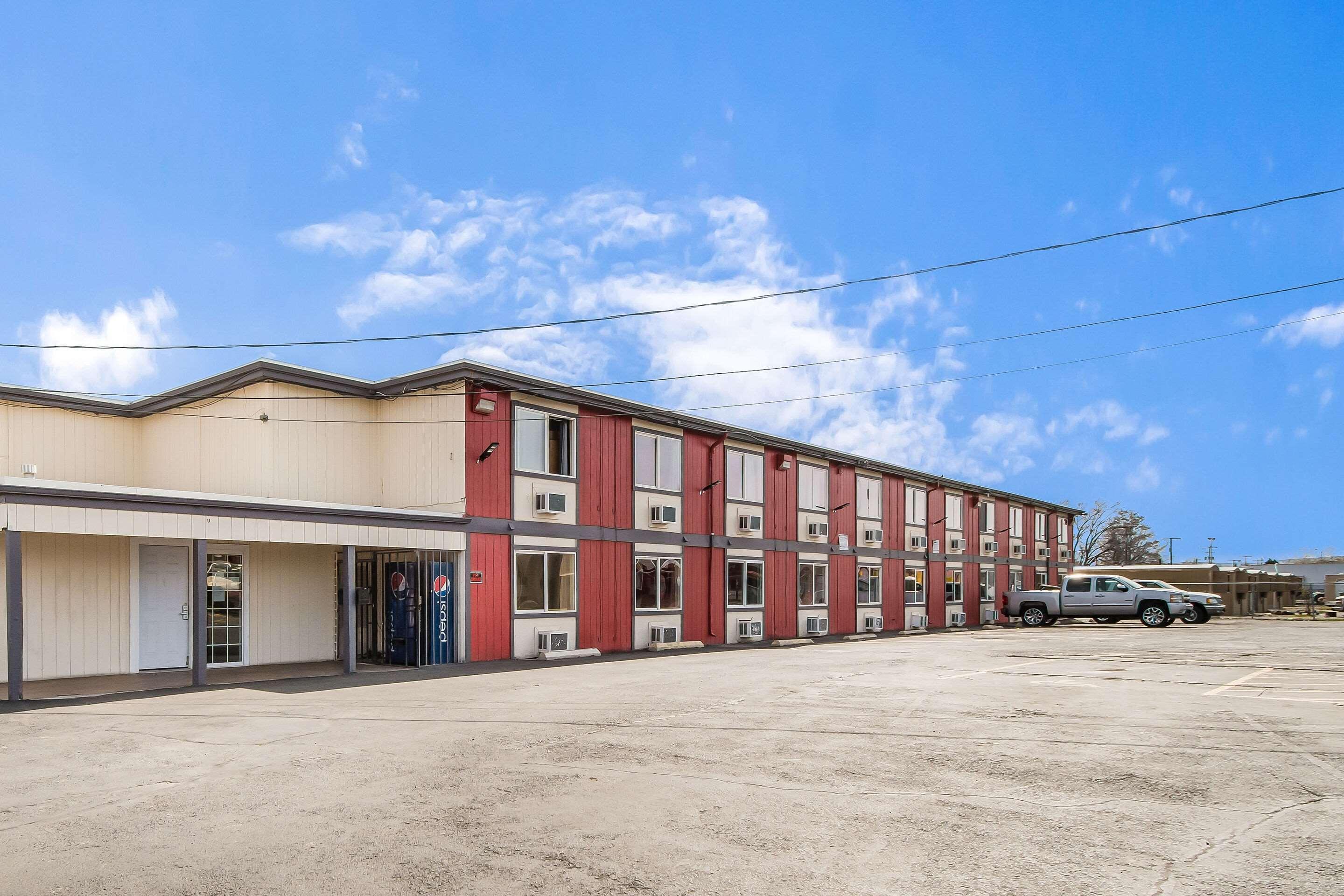 Rodeway Inn Yakima Bagian luar foto