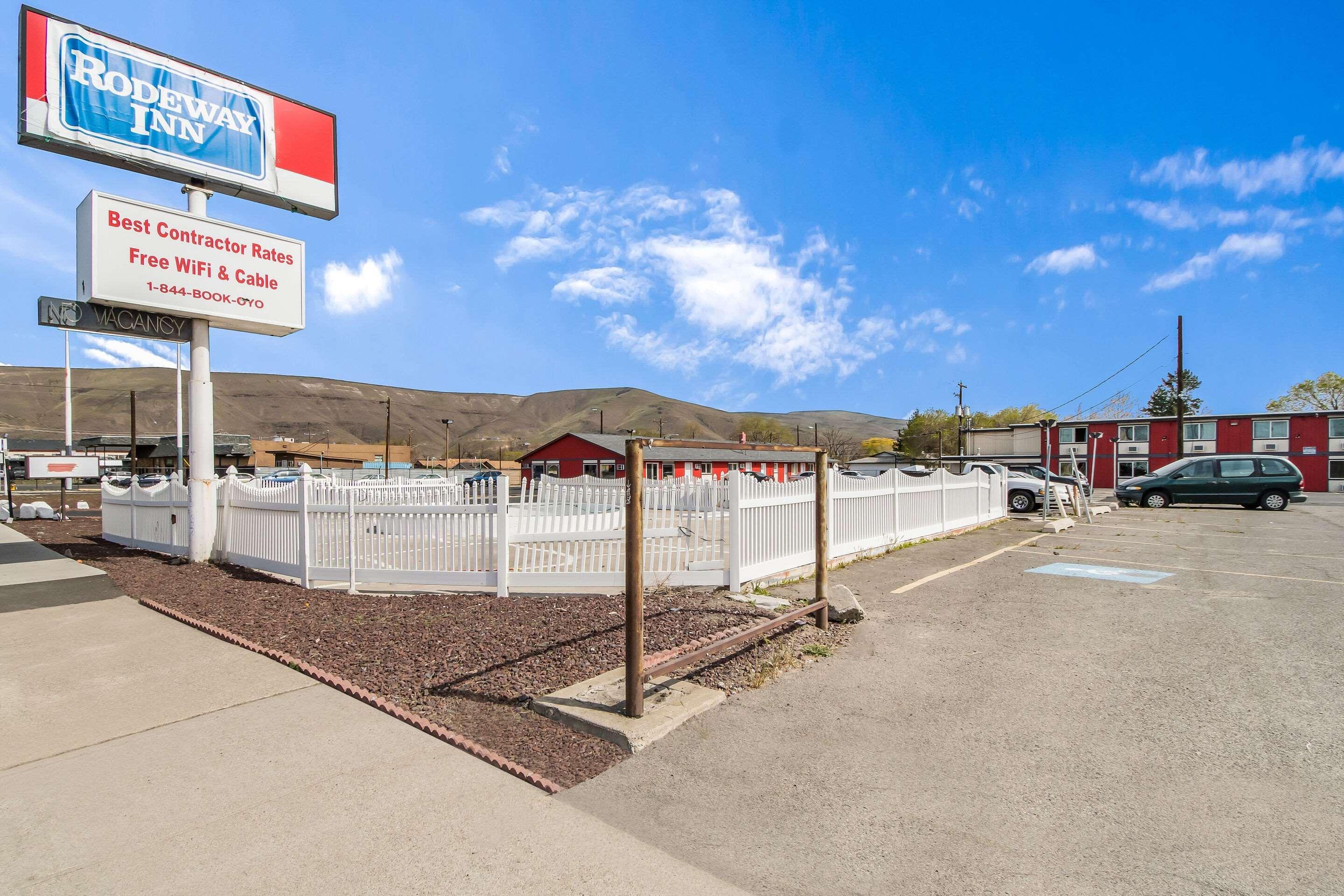 Rodeway Inn Yakima Bagian luar foto